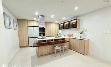 Spacious and Luxurious 3 bedroom classic for sale in Aperito Clark