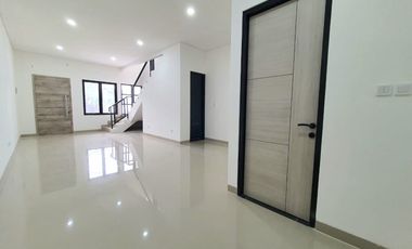 Dijual Rumah 2 Lantai, Baru dan Siap Huni. Lokasi Cocok Untuk Keluarga
