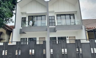 Dijual Rumah 2 Lantai, Baru dan Siap Huni. Lokasi Cocok Untuk Keluarga