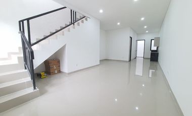 Dijual Rumah 2 Lantai, Baru dan Siap Huni. Lokasi Cocok Untuk Keluarga