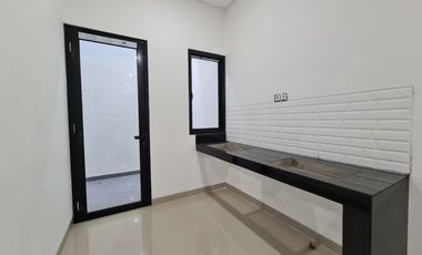 Dijual Rumah 2 Lantai, Baru dan Siap Huni. Lokasi Cocok Untuk Keluarga