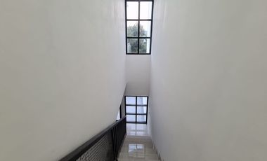 Dijual Rumah 2 Lantai, Baru dan Siap Huni. Lokasi Cocok Untuk Keluarga