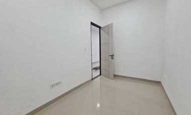 Dijual Rumah 2 Lantai, Baru dan Siap Huni. Lokasi Cocok Untuk Keluarga