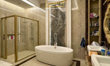 Exclusive Classic House in Prime Menteng – Significant Price Reduction