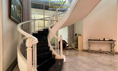 Exclusive Classic House in Prime Menteng – Significant Price Reduction