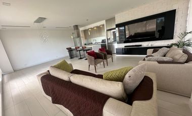 Departamento de Renta, en la Gonzalez Suarez, edificio de lujo, amoblado  o nó.