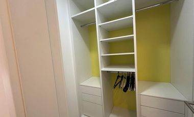 Departamento de Renta, en la Gonzalez Suarez, edificio de lujo, amoblado  o nó.