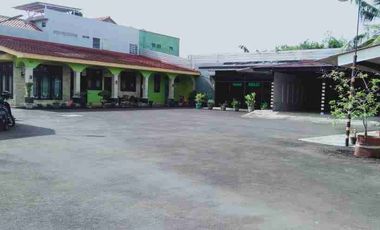 RUMAH DAN TEMPAT USAHA DI PUSAT KOTA CILACAP