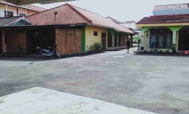 RUMAH DAN TEMPAT USAHA DI PUSAT KOTA CILACAP