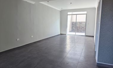 CASA EN RENTA DENTRO DE CONJUNTO EN LA PRIMAVERA