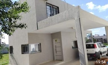 Venta casa con pileta. Tierra de Sueños 3. Roldán