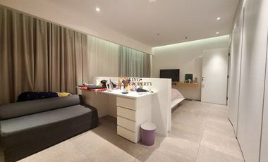 Disewakan Apartemen AKR Gallery West Residences 2BR Menjadi 1BR Furnished Lengkap Siap Huni, Hanya 3 menit Ke Pintu Gerbang Utama Tol Kebon Jeruk