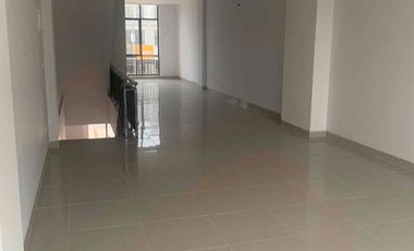 Disewakan Ruko Hadap Jalan Utama di Area Berkembang Parkir Luas di Sedayu City Jakarta Utara