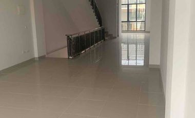 Disewakan Ruko Hadap Jalan Utama di Area Berkembang Parkir Luas di Sedayu City Jakarta Utara