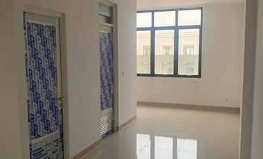 Disewakan Ruko Hadap Jalan Utama di Area Berkembang Parkir Luas di Sedayu City Jakarta Utara