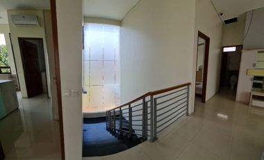 For Rent rumah Mewah Mekarwangi Bandung ( dalam cluster )