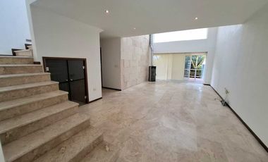 Casa en renta en Lomas de Angelópolis, frente a Sonata