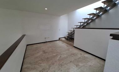 Casa en renta en Lomas de Angelópolis, frente a Sonata