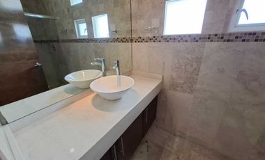 Casa en renta en Lomas de Angelópolis, frente a Sonata