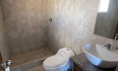 Venta de Casa en Cuenca, sector Ricaurte en condominio.