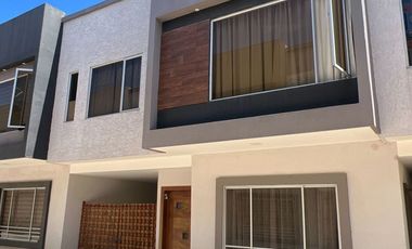 Venta de Casa en Cuenca, sector Ricaurte en condominio.