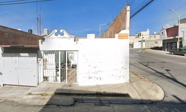 CASA EN VENTA DE RECUPERACION HIPOTECARIA EN COLONIA PERIODISTA AGUASCALIENTES