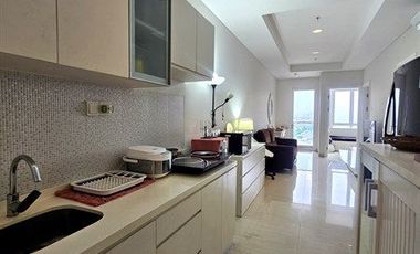 Dekat Mall CP & Universitas Ternama, Disewakan Apartemen Grand Madison 2BR Fully Furnished Modern Lengkap Siap Huni, Di Tanjung Duren Jakarta Barat