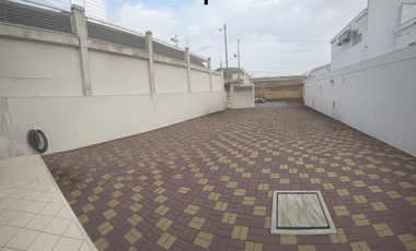 Departamento de 1 dormitorio en Santa Cecilia – Planta baja con parqueo y seguridad