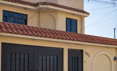 Casa en venta en Villa de las Flores, Coacalco, Estado de Mexico | 4 recámaras | 3 niveles | Salón de fiestas privado