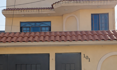 Casa en venta en Villa de las Flores, Coacalco, Estado de Mexico | 4 recámaras | 3 niveles | Salón de fiestas privado