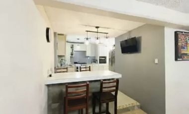 Casa en venta en Villa de las Flores, Coacalco, Estado de Mexico | 4 recámaras | 3 niveles | Salón de fiestas privado
