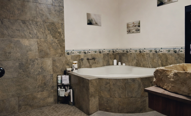 Casa en venta en Villa de las Flores, Coacalco, Estado de Mexico | 4 recámaras | 3 niveles | Salón de fiestas privado