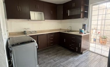 CASA EN VENTA EN LAS BOVEDAS GIRASOLES