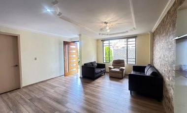 HERMOSA CASA DE UNA PLANTA EN CHARASOL