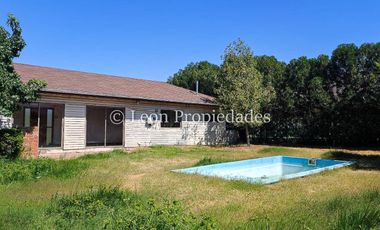 Leon Propiedades vende o arrienda con compromiso de compra, sitio con casa en excelente sector Lo Águila centro, Curacaví.