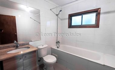 Leon Propiedades vende o arrienda con compromiso de compra, sitio con casa en excelente sector Lo Águila centro, Curacaví.