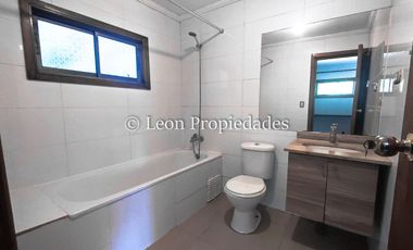 Leon Propiedades vende o arrienda con compromiso de compra, sitio con casa en excelente sector Lo Águila centro, Curacaví.