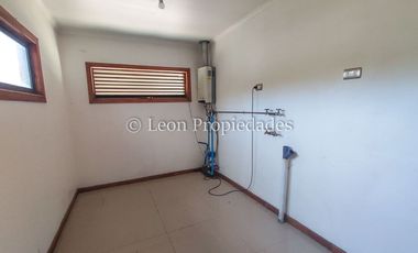 Leon Propiedades vende o arrienda con compromiso de compra, sitio con casa en excelente sector Lo Águila centro, Curacaví.