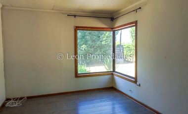 Leon Propiedades vende o arrienda con compromiso de compra, sitio con casa en excelente sector Lo Águila centro, Curacaví.