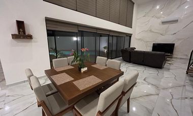 Casa Residencial 2 niveles en Venta en Privada al Norte de Ciudad de Merida