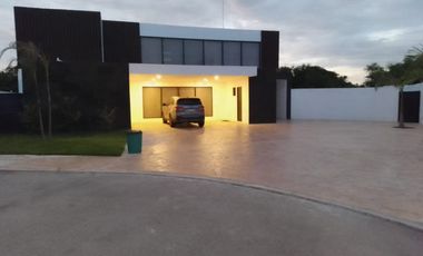 Casa Residencial 2 niveles en Venta en Privada al Norte de Ciudad de Merida
