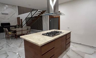 Casa Residencial 2 niveles en Venta en Privada al Norte de Ciudad de Merida