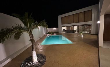 Casa Residencial 2 niveles en Venta en Privada al Norte de Ciudad de Merida