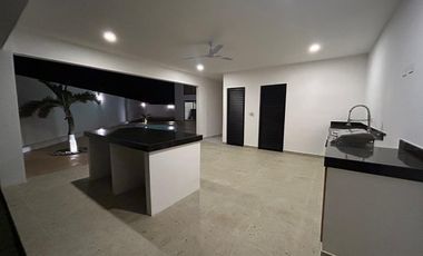 Casa Residencial 2 niveles en Venta en Privada al Norte de Ciudad de Merida