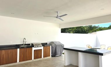 Casa Residencial 2 niveles en Venta en Privada al Norte de Ciudad de Merida