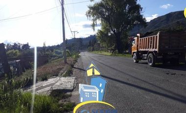 Terreno en venta con frente a Panamericana Norte sector Challuabamba