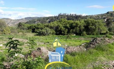 Terreno en venta con frente a Panamericana Norte sector Challuabamba