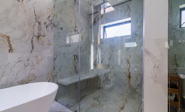 Casa en Valle Real con alberca