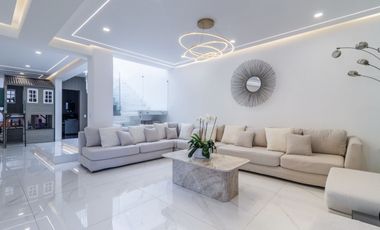 Casa en Valle Real con alberca