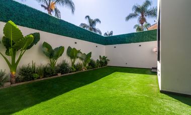 Casa en Valle Real con alberca